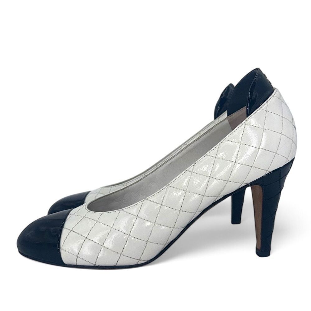 CHANEL White CC Logo Diamond Quilted Black Cap Toe Pumps Size EU37.5 - Picture 4 of 10